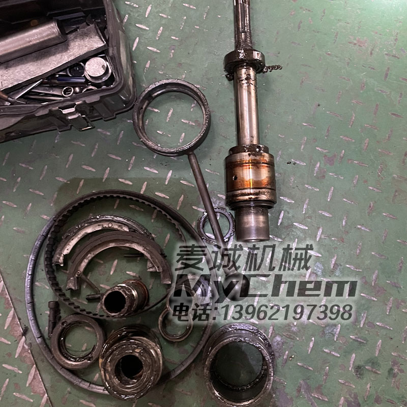 苏州铣床维修建亚M4炮塔铣床机头保养